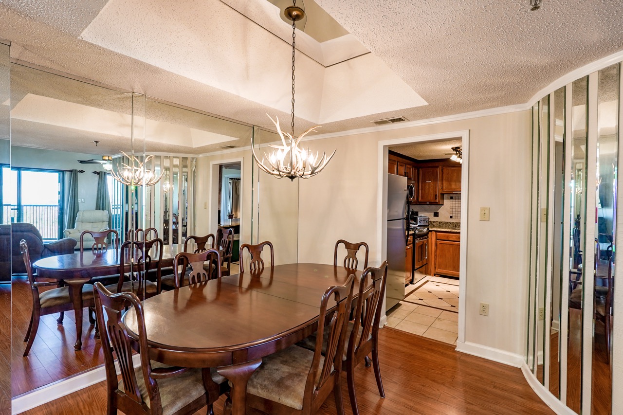 Sugartop 2017 dining area and kitchen